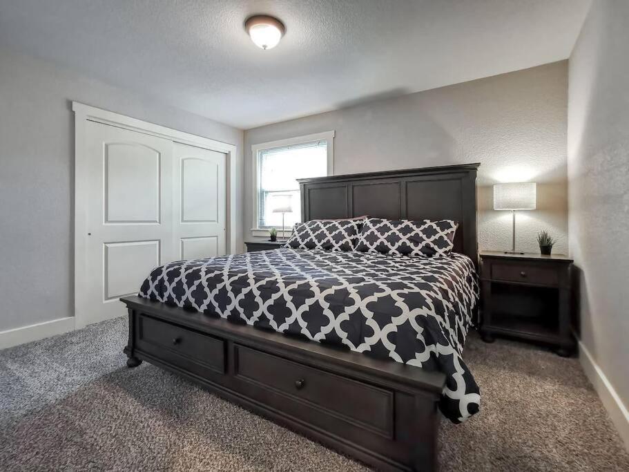 Amazing Locale 2Kingbr 1Bth Villa Kansas City Exteriör bild