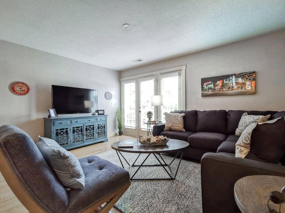 Amazing Locale 2Kingbr 1Bth Villa Kansas City Exteriör bild