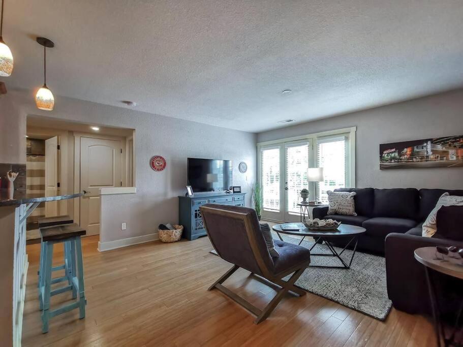 Amazing Locale 2Kingbr 1Bth Villa Kansas City Exteriör bild