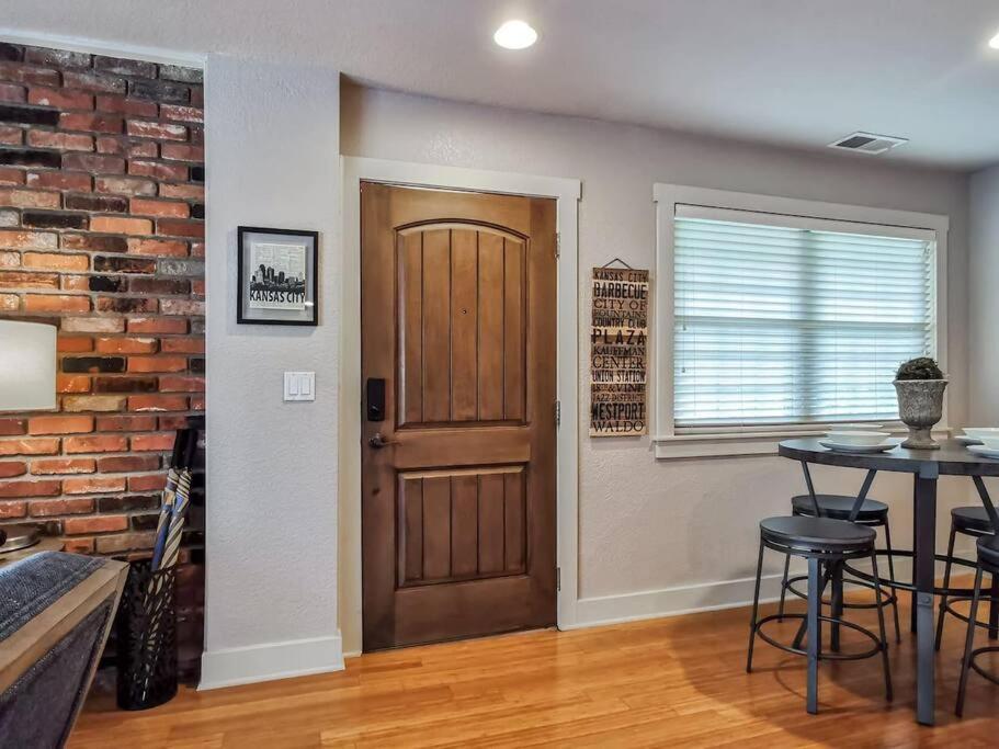 Amazing Locale 2Kingbr 1Bth Villa Kansas City Exteriör bild