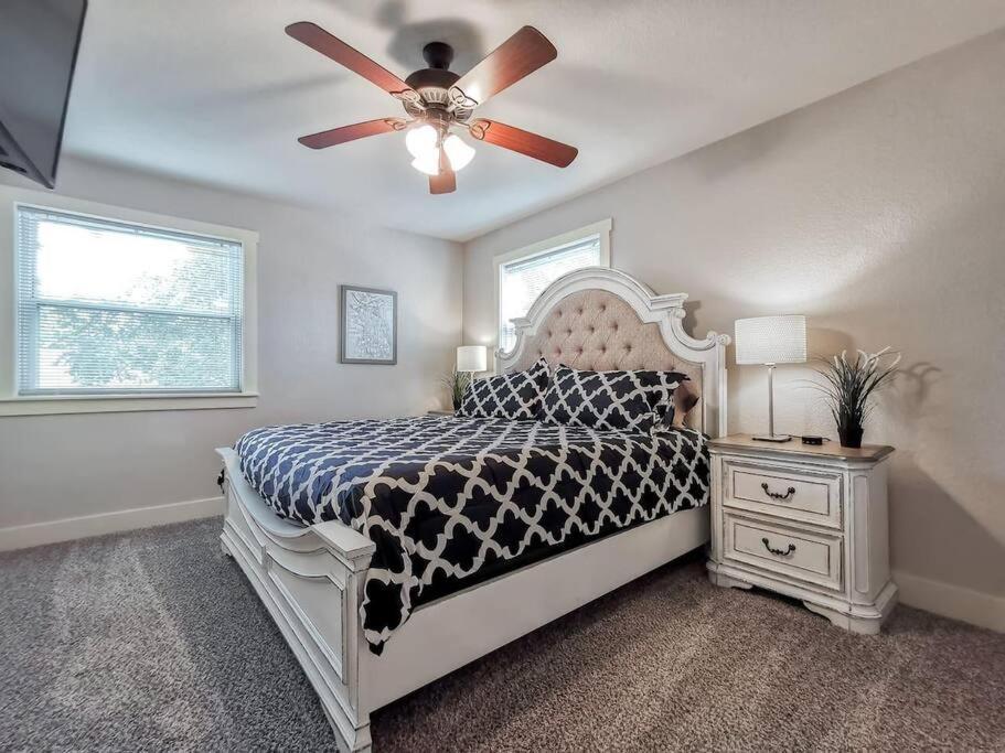 Amazing Locale 2Kingbr 1Bth Villa Kansas City Exteriör bild