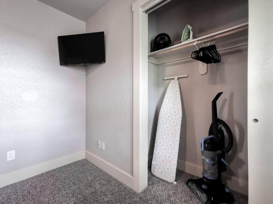 Amazing Locale 2Kingbr 1Bth Villa Kansas City Exteriör bild